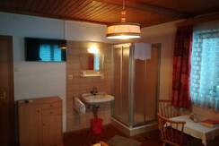 zimmer_mit_dusche_und_wc