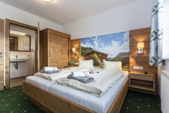 Schlafzimmer mit DU/WC