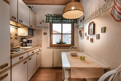 Landhaus-Hochreiter-Dorfgastein-App-Gelb-Kueche