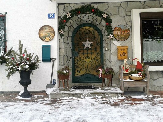 Landhaus-Hochreiter-Dorfgastein-Hauseingang-Winter