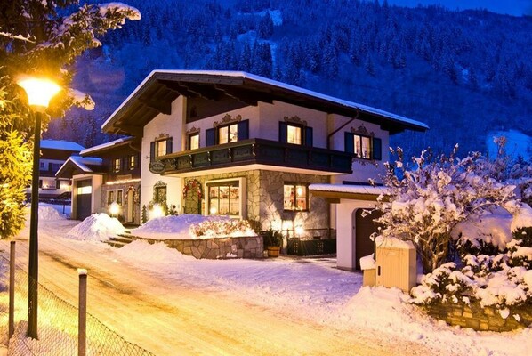 Landhaus Hochreiter Dorfgastein Haus Winter