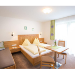 Photo of Triple room, shower, toilet, 1 bed room