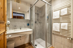 Badezimmer-Familiensuite-Adlerhorst/Schwalbennest