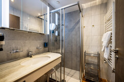 Badezimmer-Suite-Kat.6