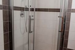 Dusche im Doppelzimmer