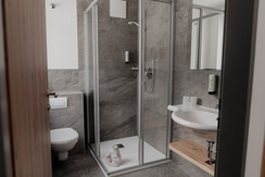 Dusche & Toilette