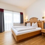 Photo of Dreibettzimmer, WC und Bad getrennt (3 Pers)