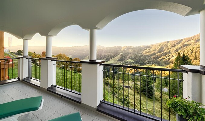 Aussicht von der Loggia der Suite "Sweet Zirbe"