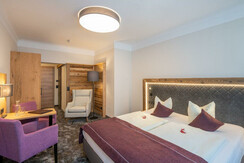 Double room with elegant alpine feel