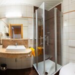 Photo of Családi szoba, zuhanyoz, fürdő, WC, 1 hálószoba