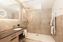 Familienstudio Smaragd Badezimmer