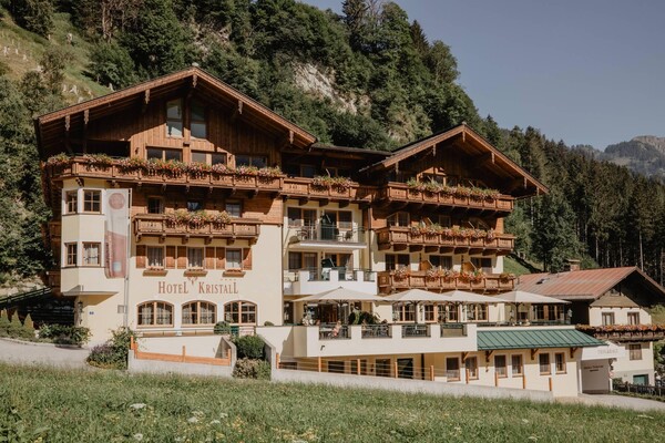 Kristall-Grossarl-Aussenaufnahme-Sommer-22-2