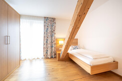 Einzelbett Wohnbereich Suite Galsterberg
