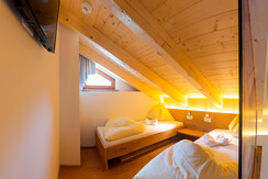 Kinderbereich Familienzimmer mit Treppe