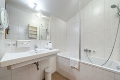 Junior Suite bathroom