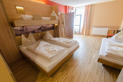 betten-familienzimmer-jufa-hotel-altenmarkt-xkarge