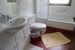 Gasthof-Klammstein-Badezimmer_mit_Badewanne