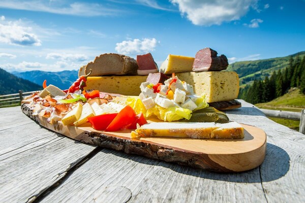 Jause_Loosbuehelalm | © Rostfilm