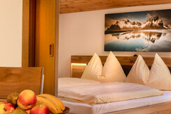 © Foto Oczlon H-7048 Klausbauer Zimmer RGB_ 300 pp