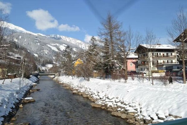 Blick Archenbrücke zum Appartmenthaus Lafenthaler