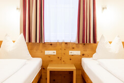 Room with two seperate beds or Doublbed