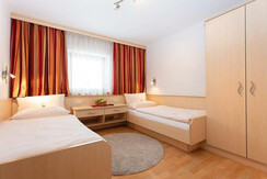 2. Schlafzimmer mit 2 Einzelbetten