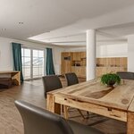Photo of Family Apartment mit Balkon & Bergblick