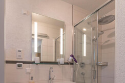 Regendusche, Radio im Badezimmer