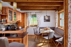 Lärchen-Altholzküche mit Genussfrühstück - Kopie