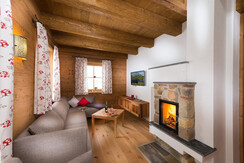 Kuschelsofa im Romantik-Chalet Edelrose