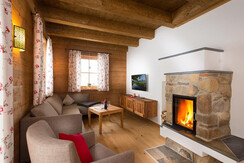 gemütliches Kuschelsofa mit Flat-TV & Bose-Sound