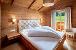 exklusives Lärchen-Schlafzimmer