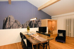 Altholzesstisch, Apartment Bergspitz 110m²