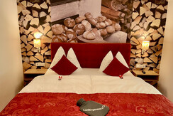 Schlafzimmer Holzofen