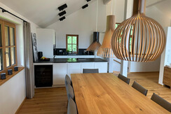 Bright, spacious kitchen