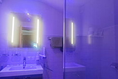 Familienzimmer Badezimmer Neu