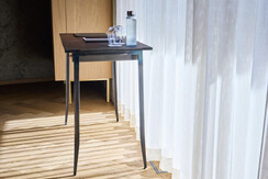 hotel-noa-schladming-suite-arbeitstisch