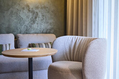 hotel-noa-schladming-suite-leseecke