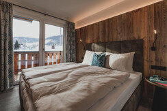 2 Schlafzimmer mit Balkon Blick zur Kirche