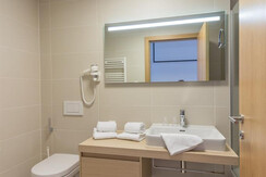 Gartenappartement 3 B Hochwurzen, Badezimmer