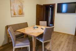 Hotel Timmelbauerhof_App. Sattelberg_Esstisch