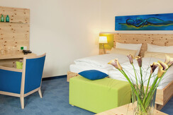 IMPULS DESIGN Wohnstudio in Zirbenholz