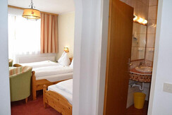 Vorraum mit Bad und Schlafzimmer