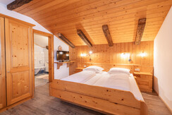 Appartment-Nr5-Schlafzimmer-Garconniere