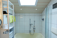 Apartment B, 3-Bett, Bad