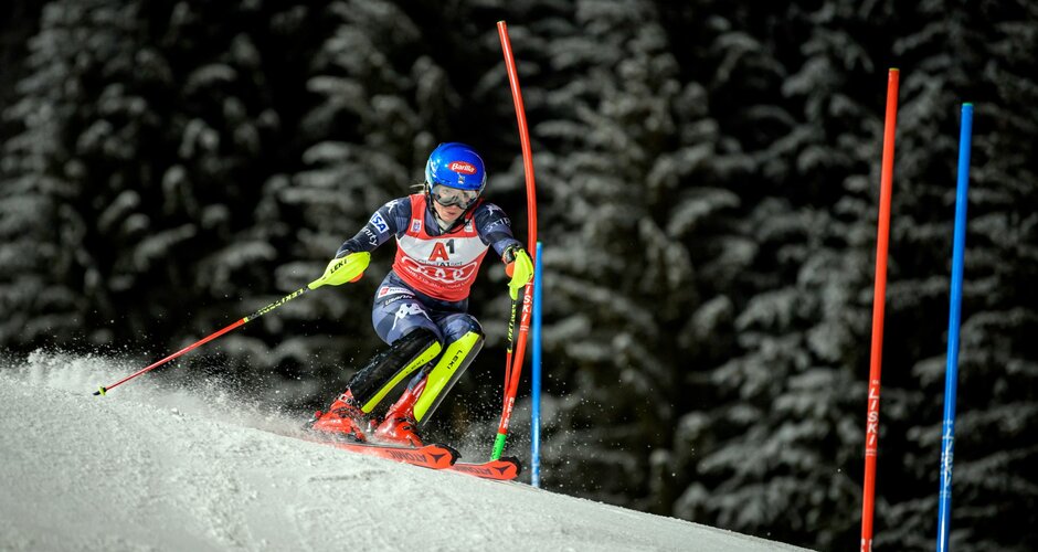 Slalom queen Mikaela Shiffrin during the race with a concentrated look. | © Snow Space Salzburg