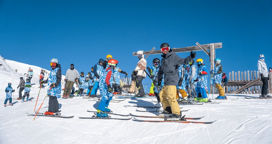 Three freestylers stand at the start and laugh into the camera  | © Juraj Opalek