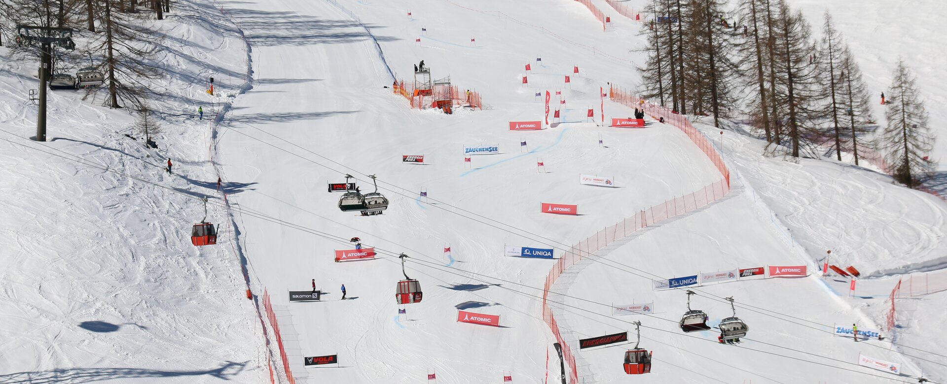 Run of the Kidstrophy with red and blue gates photographed from above