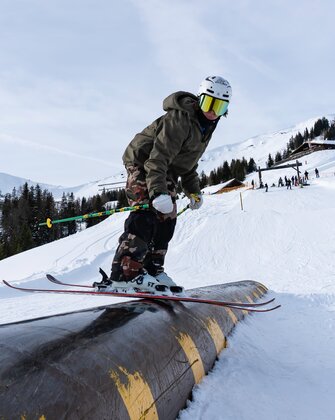 Freestyle Skifahren und Snowboarden in den Snowparks von Ski amadé - Rookie Of The Year Matej Svancer