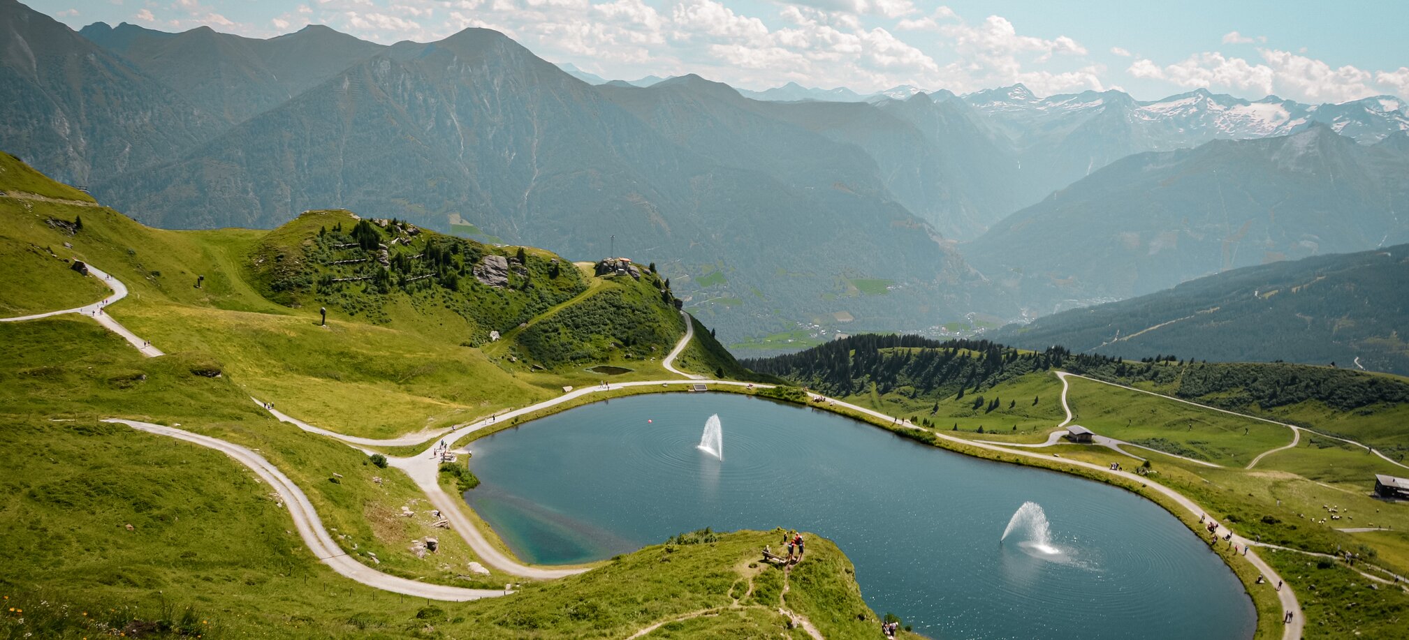 Reservoir lake at Schlossalm with fountains, hiking trails and alpine meadows in the Gastein mountains | © Gasteiner Bergbahnen AG